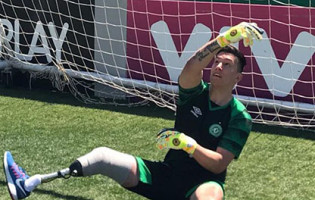 Jackson Follmann recebeu camisola de Gianluigi Buffon