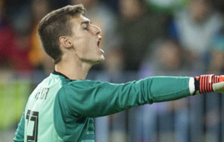 Kepa Arrizabalaga estreia-se pela Roja com defesa no último lance e marcas históricas