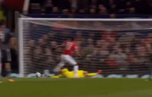 Mile Svilar defende penalti e marca auto-golo infeliz – Manchester United FC 2-0 SL Benfica