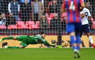 Paulo Gazzaniga estreia-se e após erros é o melhor em campo – Tottenham 1-0 Crystal Palace FC