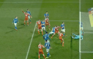 Bartosz Bialkowski evita dois golos por mílimetros – Ipswich 4-2 Nottingham Forest