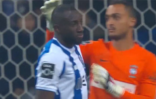 Charles Marcelo erra várias vezes e impede um golo – FC Porto 3-1 CS Marítimo
