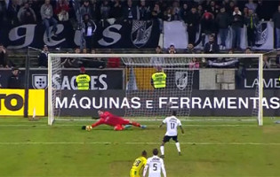 Cláudio Ramos defende penalti a três minutos do fim e dá triunfo – Vitória SC 0-1 CD Tondela