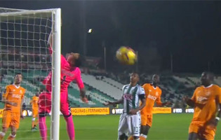 Cristiano Figueiredo destaca-se em duas defesas antes de sofrer – Vitória FC 0-5 FC Porto