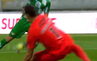 Douglas Jesus erra em golo e depois evita três golos – Moreirense FC 2-1 Vitória SC