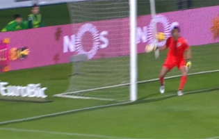 Douglas Jesus impede golo por milímetros no Vitória FC 1-2 Vitória SC