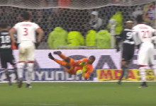 Mike Maignan defende penalti e pára ímpeto adversário – Lyon 1-2 Lille LOSC