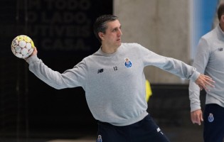 Sérgio Morgado volta ao Andebol aos 43 anos, passa do Boavista FC para o FC Porto e já vale pontos