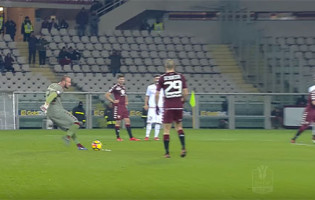 Vanja Milinkovic cobra livre à trave – Torino FC 2-0 Carpi