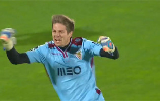 Adriano Facchini defende penalti decisivo e dá passagem à meia-final da Taça de Portugal ao CD Aves