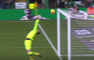 Craig Gordon espetacular em duas defesas no Celtic FC 0-0 Rangers FC