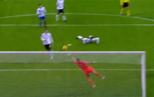 Douglas Jesus faz defesa vistosa no FC Porto 4-2 Vitória SC