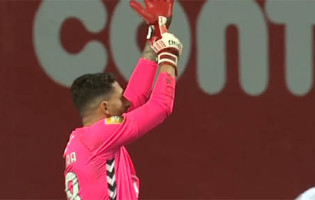 Pedro Trigueira faz dupla-defesa em momento espetacular culminado em penalti – Vitória FC 1-1 Sporting CP