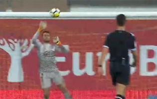 André Moreira não sofre em lance de complicação e em desvio – Estoril 0-2 CF Os Belenenses