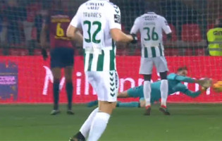 António Filipe destaca-se em três defesas antes de empate fatídico – GD Chaves 2-2 Vitória FC