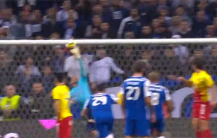 Cássio Anjos resvala remate em defesa vistosa – FC Porto 5-0 Rio Ave FC