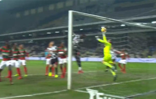 Charles Marcelo defende penalti, sofre na recarga e ainda faz defesa vistosa – Boavista FC 2-1 CS Marítimo