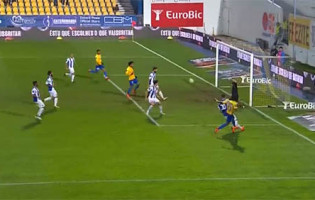 Iker Casillas defende com o pé – Estoril 1-3 FC Porto