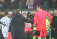 Petr Cech ofereceu camisola para filho de Carlos Carvalhal após derrota do Arsenal FC frente ao Swansea City AFC