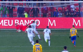 Renan Ribeiro comete e defende grande penalidade – GD Chaves 2-0 Estoril