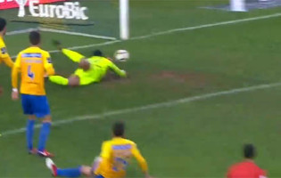 Renan Ribeiro erra e destaca-se entre golos e defesas – Estoril 1-3 FC Porto