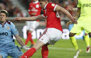 Adriano Facchini batido ao fim de 340 minutos sem sofrer