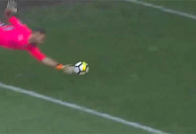 Cristiano Figueiredo em duas defesas de qualidade – CS Marítimo 4-2 Vitória FC