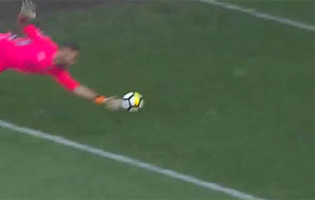 Cristiano Figueiredo em duas defesas de qualidade – CS Marítimo 4-2 Vitória FC