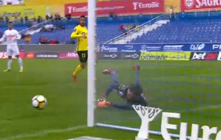 Mário Felgueiras destaca-se em defesa a evitar segundo golo – Estoril 1-1 FC Paços de Ferreira