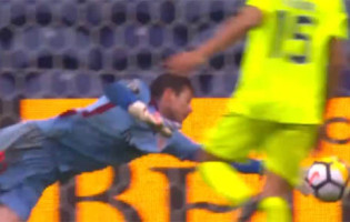 Adriano Facchini destaca-se em seis defesas – FC Porto 2-0 CD Aves