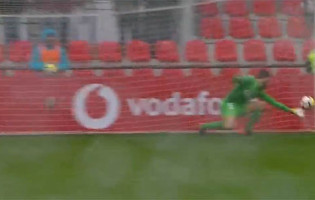 André Moreira aplica-se em defesa de velocidade de reação – GD Chaves 1-1 CF Os Belenenses