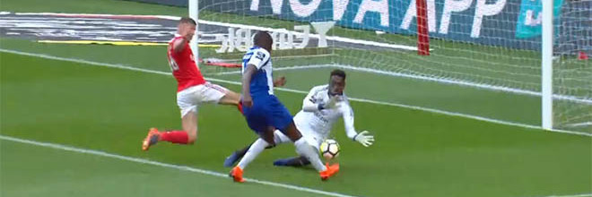Bruno Varela superioriza-se no um-para-um – SL Benfica 1-0 FC Porto