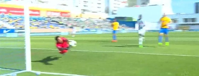 Renan Ribeiro evita auto-golo em defesa de qualidade – Estoril 2-1 Vitória FC