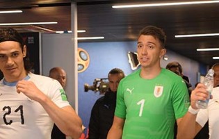 Fernando Muslera iguala recorde Uruguaio em Mundiais na sua sétima fase final