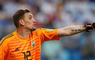 Franco Armani estreia-se pela Argentina, defende em momento decisivo e garante passagem no Mundial’2018