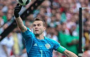 Igor Akinfeev coloca o pé no Mundial’2018 e na sétima fase final pela Rússia