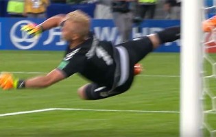 Kasper Schmeichel destaca-se em seis defesas que valem recorde – Dinamarca 1-0 Peru