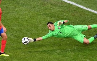 Keylor Navas intervém por quatro vezes em destaque – Costa Rica 0-1 Sérvia