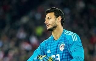 Mohamed El-Shenawy estreou-se há três meses contra Portugal, sentou a lenda El-Hadary e começa Mundial’2018