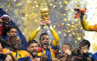 Hugo Lloris vence Mundial’2018 pela França com erro na final frente à Croácia (4-2)