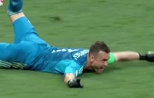 Igor Akinfeev brilha várias vezes, defende penaltis e decide passagem da Rússia nos penaltis