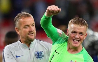 Jordan Pickford: levou notas de penaltis de Martyn Margetson escondidas numa garrafa