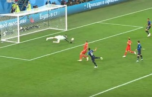 Thibaut Courtois destaca-se em duas defesas na eliminação da Bélgica nas meias-finais do Mundial’2018