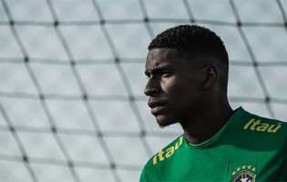 Hugo Souza: guarda-redes sub-20 do Flamengo e 1,99m convocado pela seleção do Brasil