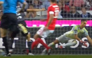 Odisseas Vlachodimos aparece em duas defesas e complica em outra – SL Benfica 3-2 Vitória SC