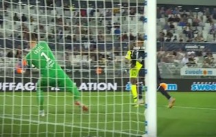 Benoît Costil: guarda-redes de Paulo Grilo rouba a cena em sete defesas – Bordeaux 1-0 Lille OSC