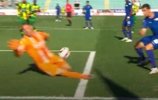 Cláudio Ramos fecha a baliza ao sair e abafar ocasião – CD Tondela 0-0 Moreirense FC