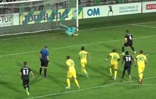 Mickaël Meira estreia-se a defender grande penalidade pelo FC Zimbru