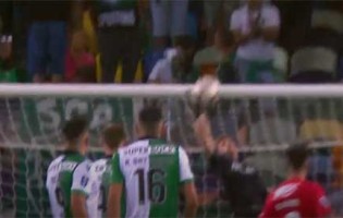 Romain Salin enfrentou e resvalou remate sinuoso – Sporting CP 3-1 CS Marítimo