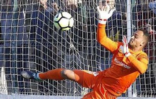 Charles Marcelo defende três penaltis e leva CS Marítimo a passar na Taça de Portugal